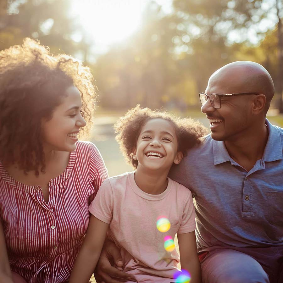 famille heureuse au camping des familles