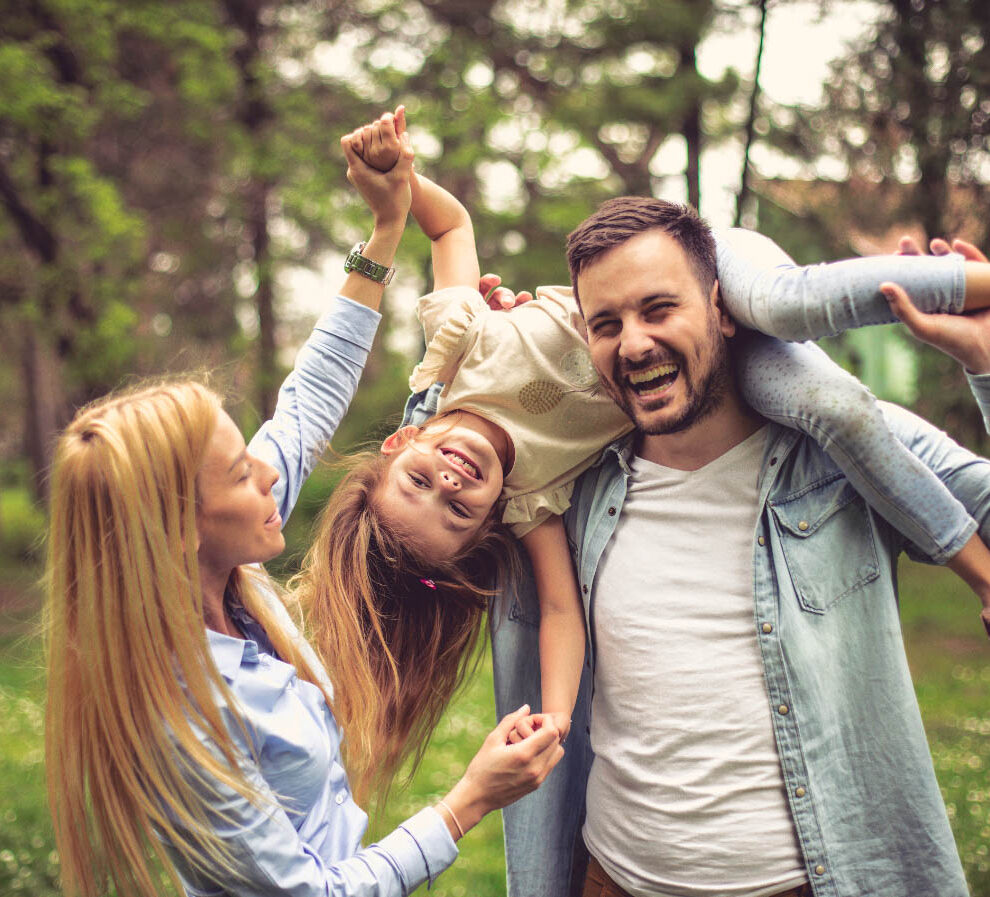 famille heureuse en vacances